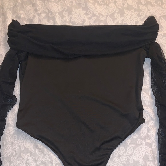 Fashion Nova Tops - FASHION NOVA off shoulder bodysuit